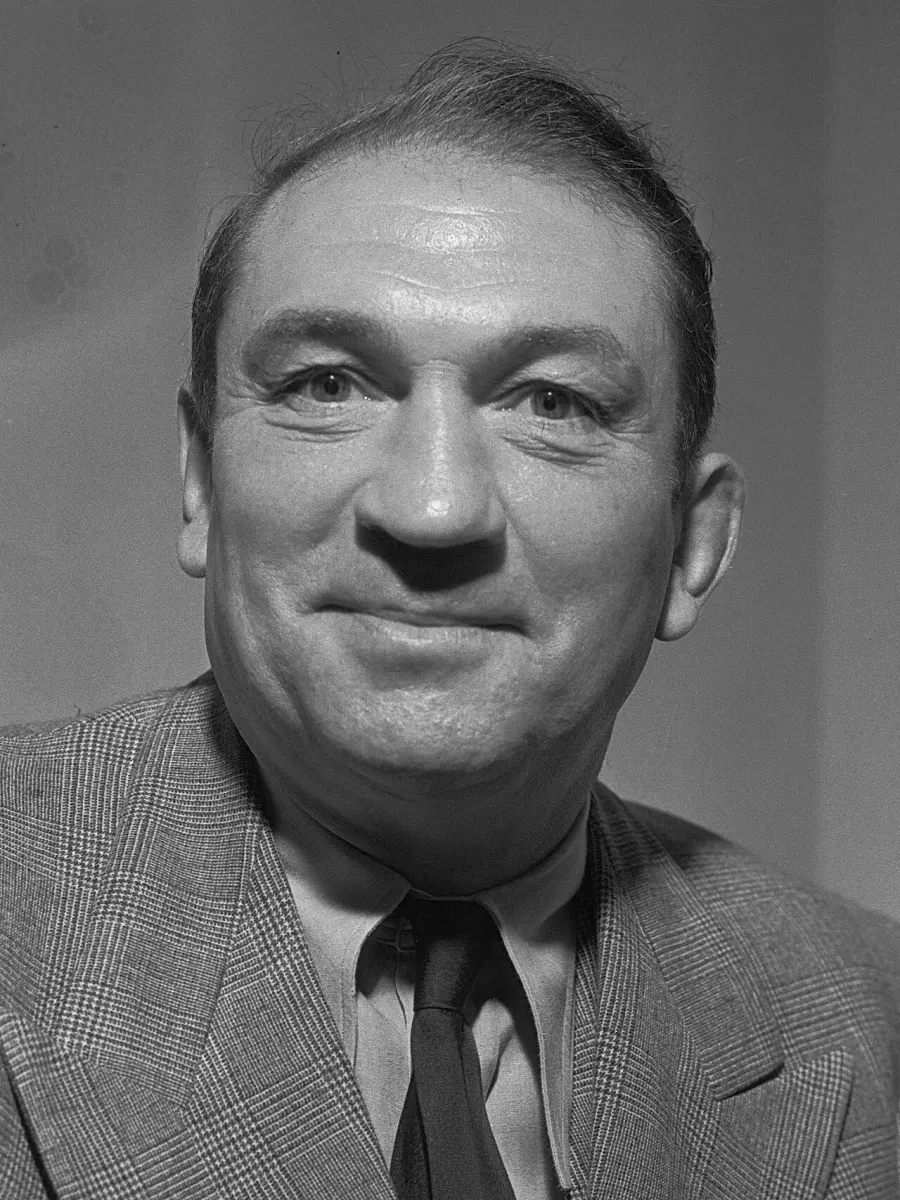 The Victor McLaglen card