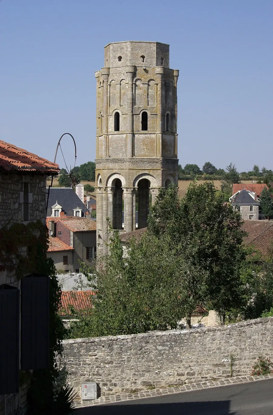 La carte Abbaye Saint-Sauveur de Charroux