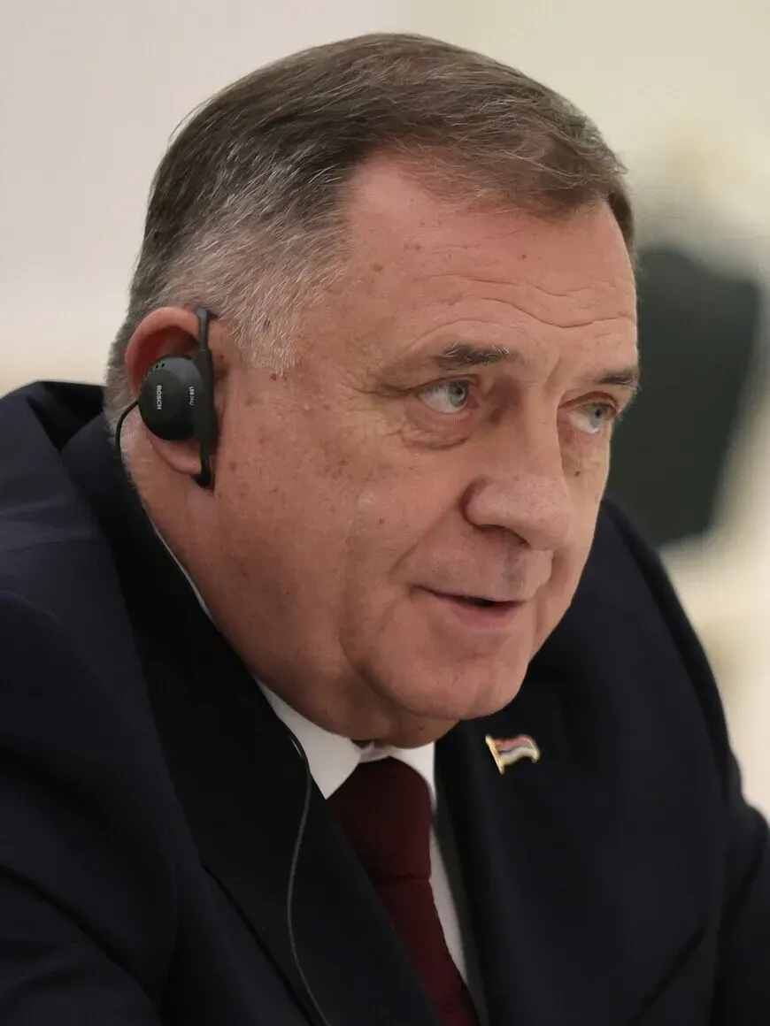 La carte Milorad Dodik