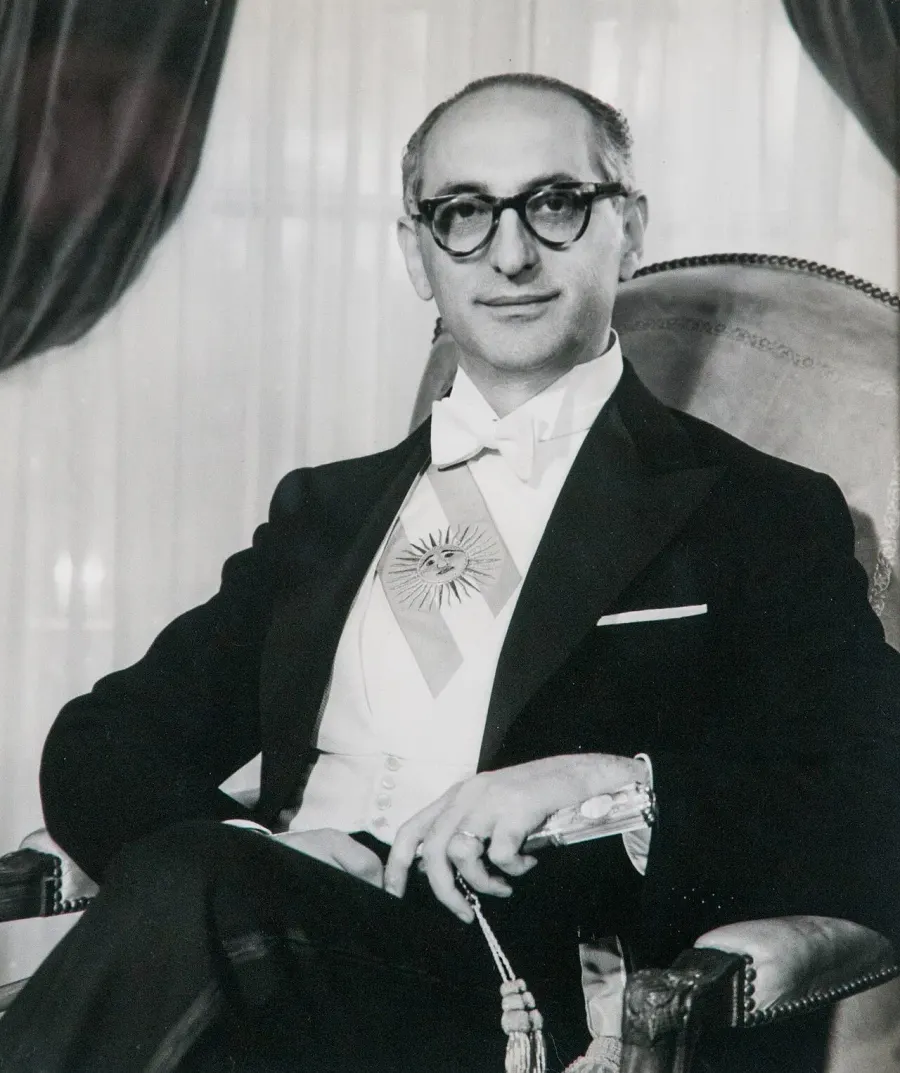 The Arturo Frondizi card