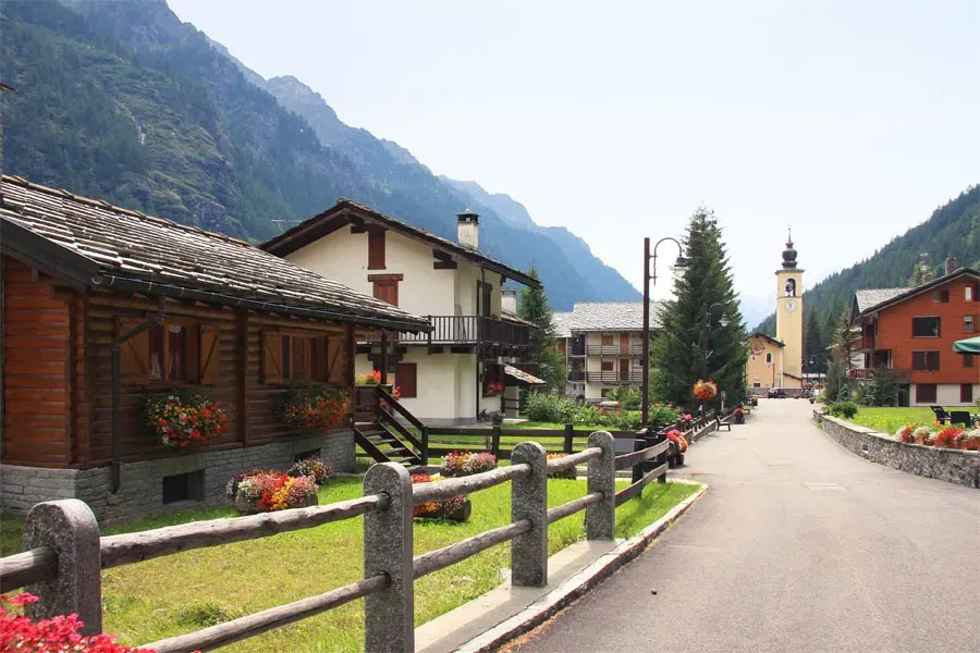 The Gressoney-La-Trinité card