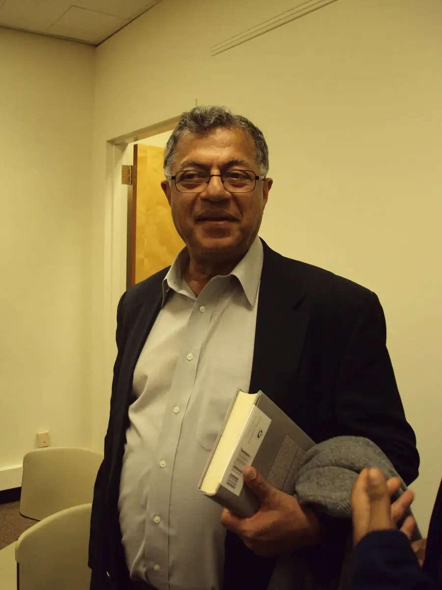 La carte Girish Karnad
