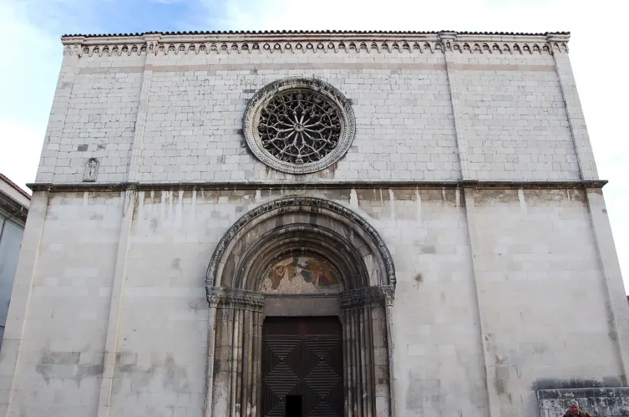 The Santa Giusta, L'Aquila card