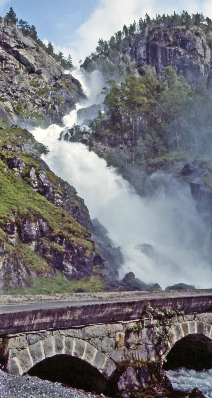 The Låtefossen card