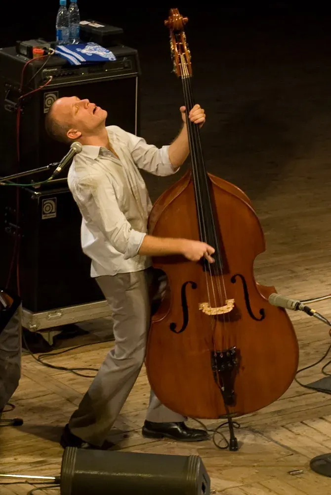 La carte Avishai Cohen