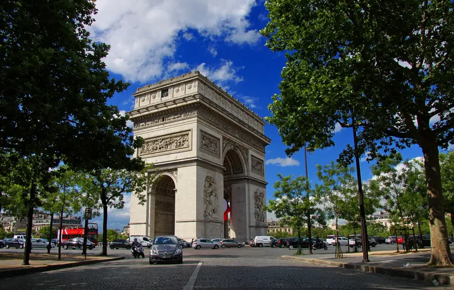 The Place Charles de Gaulle card