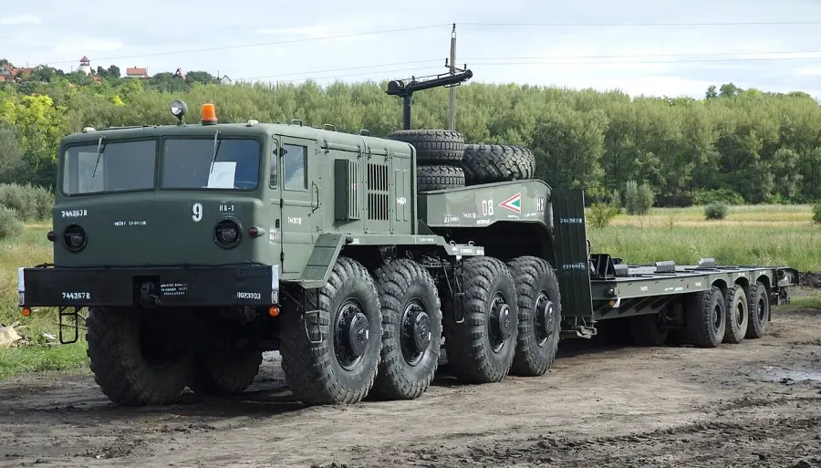 La carte MAZ-537