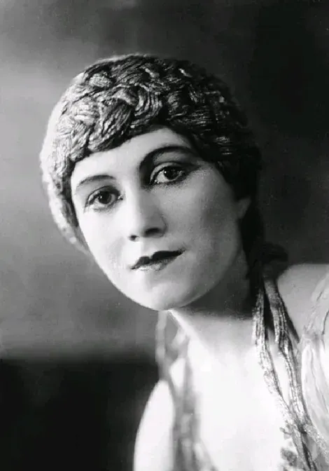 The Olga Khokhlova card