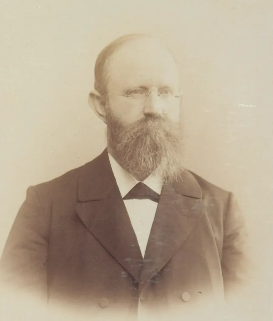 La carte Friedrich Robert Helmert