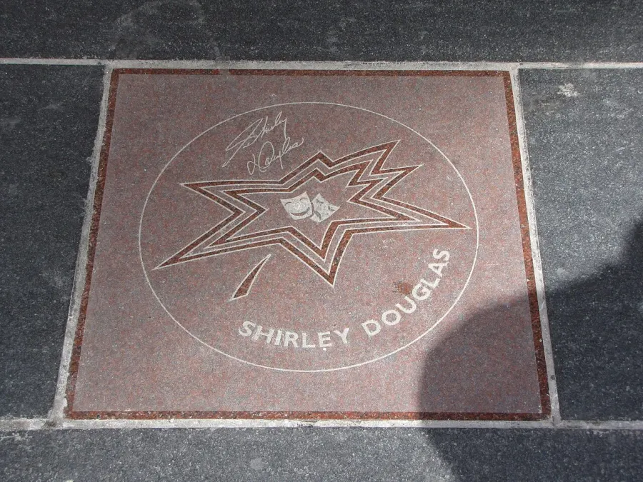 La carte Shirley Douglas