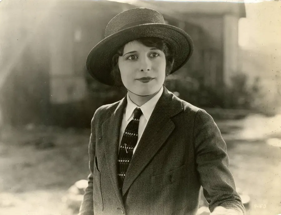 La carte Alice Calhoun