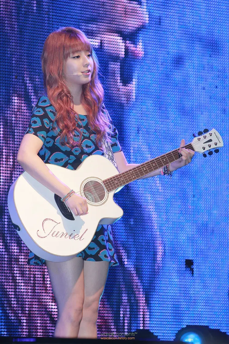 The Juniel card