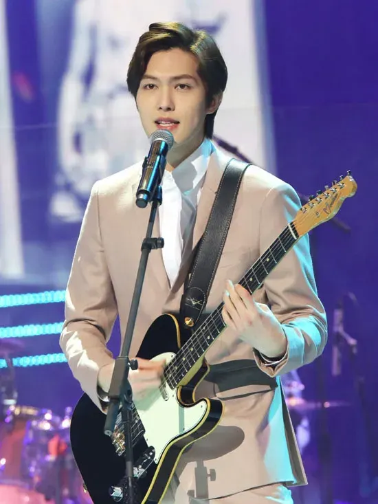 The Lee Jong-hyun card