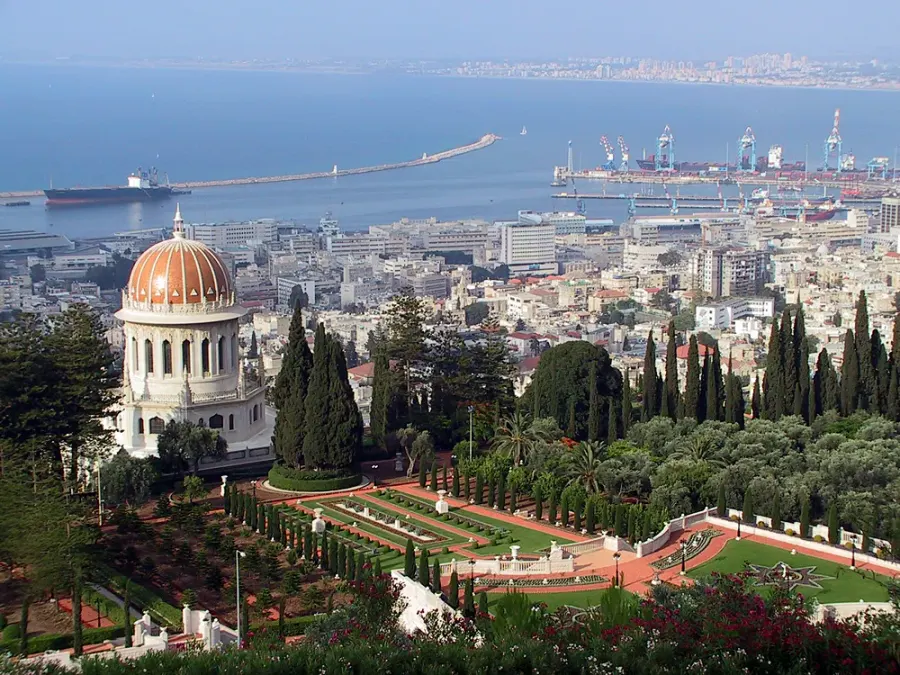 The Baháʼí World Centre card