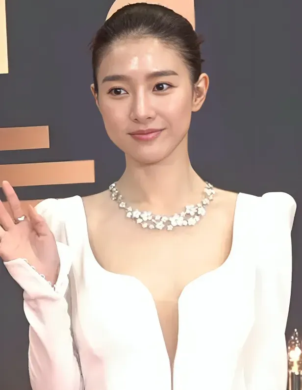 The Kim So-eun card