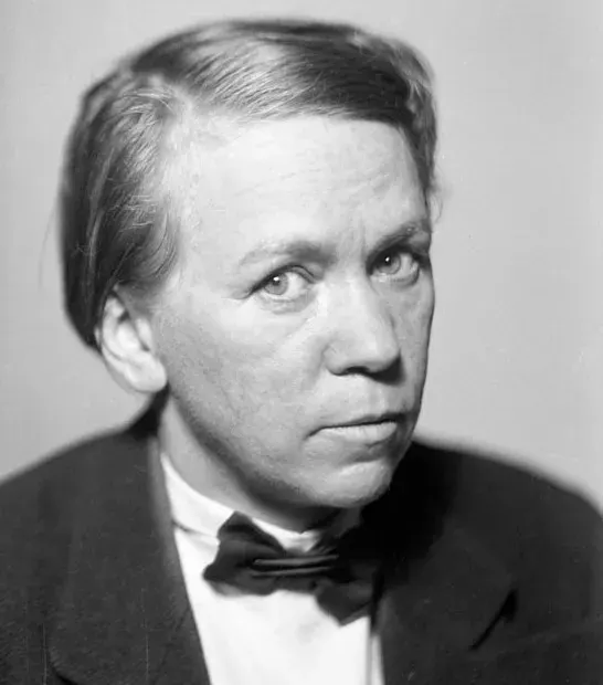 The Siri Derkert card