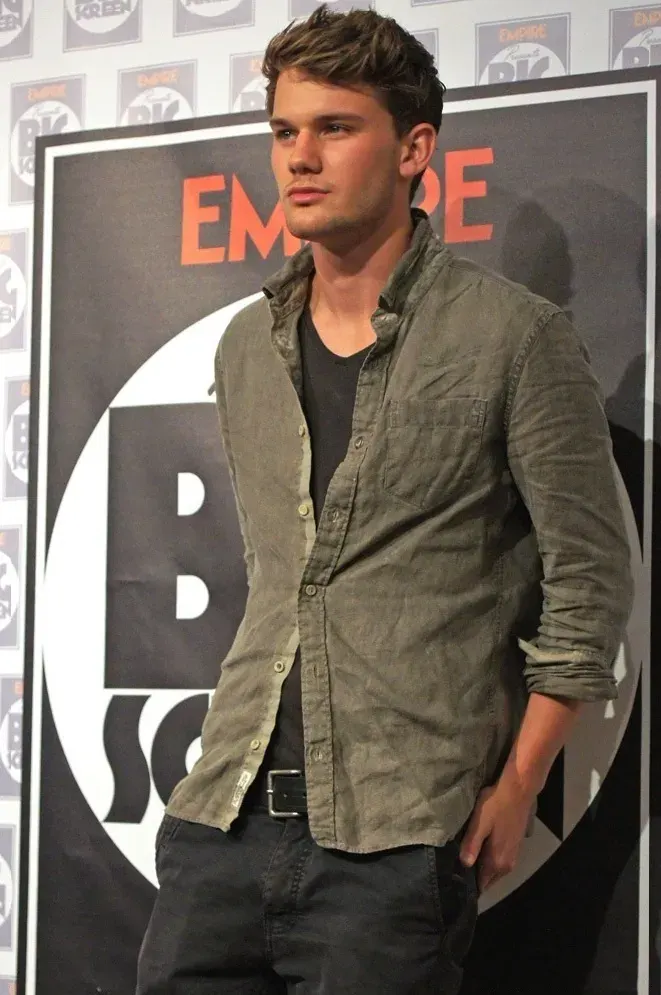 La carte Jeremy Irvine