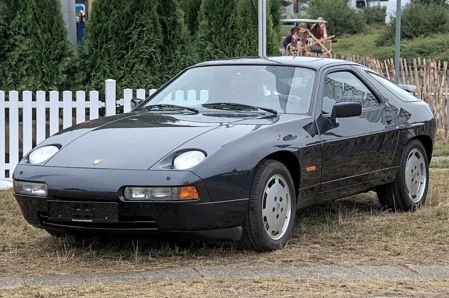 The Porsche 928 card