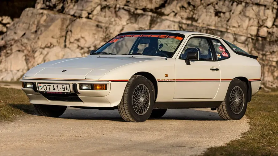 La carte Porsche 924