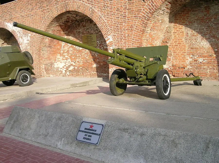 The 57 mm anti-tank gun M1943 card