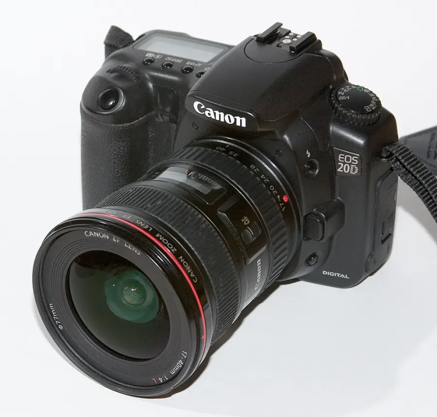 The Canon EOS 20D card