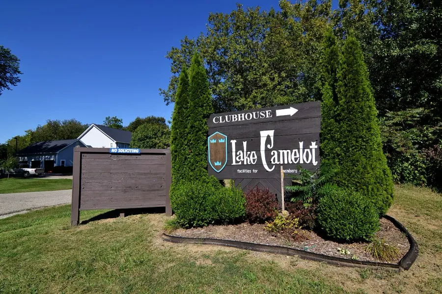 The Lake Camelot, Illinois card