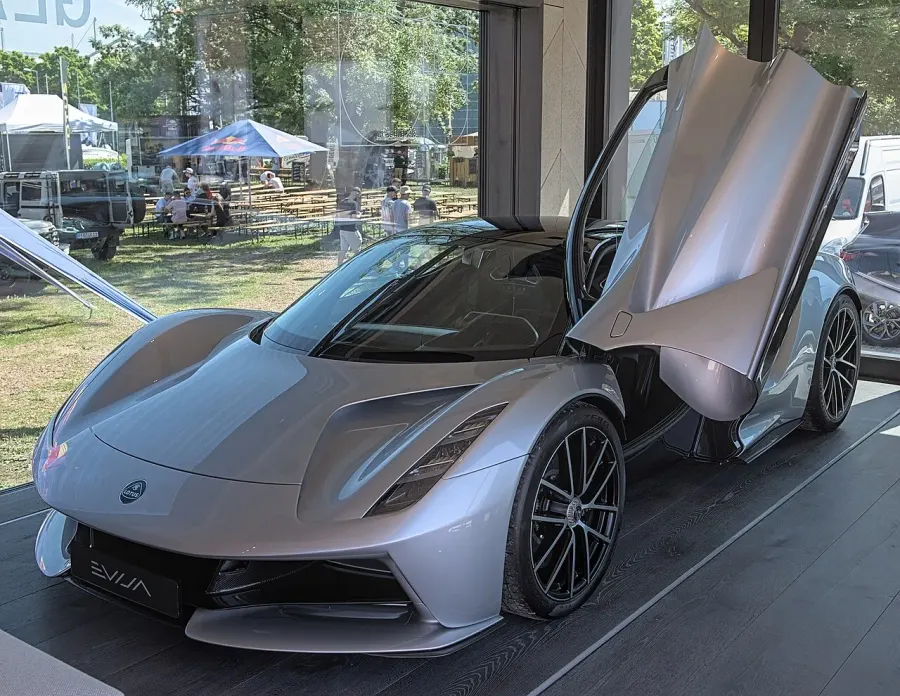 La carte Lotus Evija