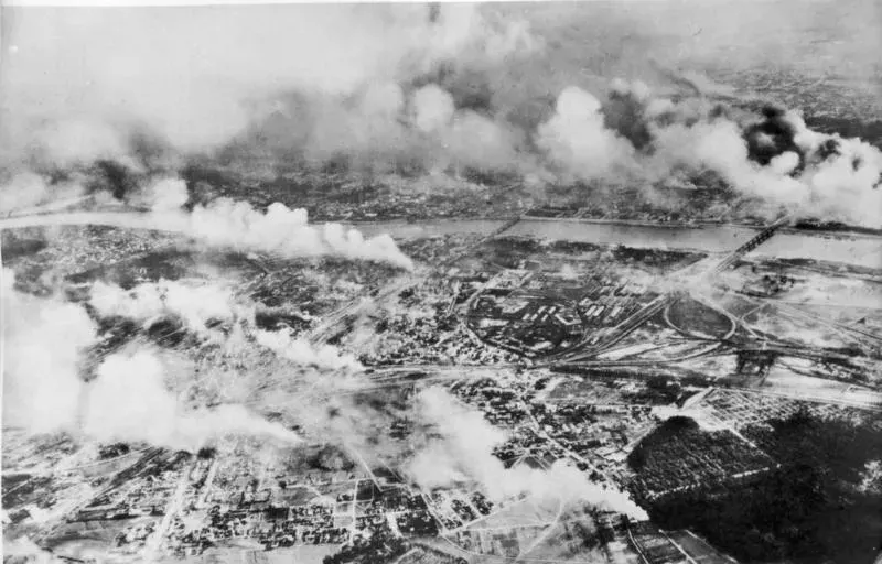 La carte Bombardements de Varsovie pendant la Seconde Guerre mondiale