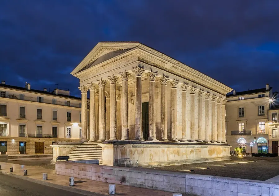 The Maison carrée card