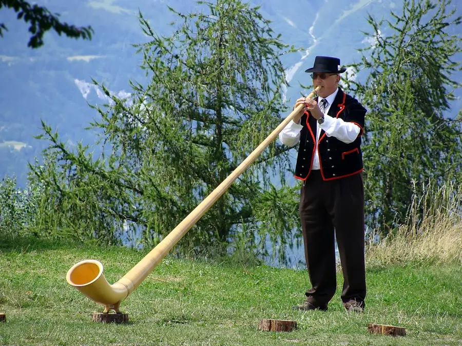 The Alphorn card