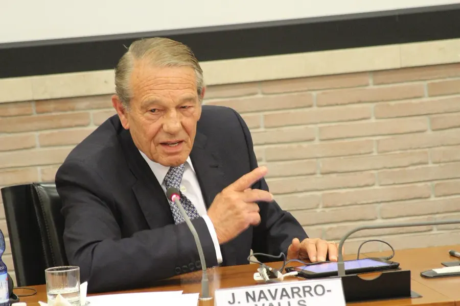 The Joaquín Navarro-Valls card