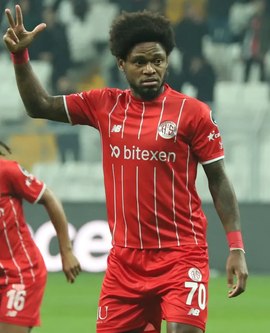The Luiz Adriano card