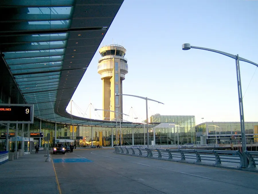 The Montréal–Trudeau International Airport card