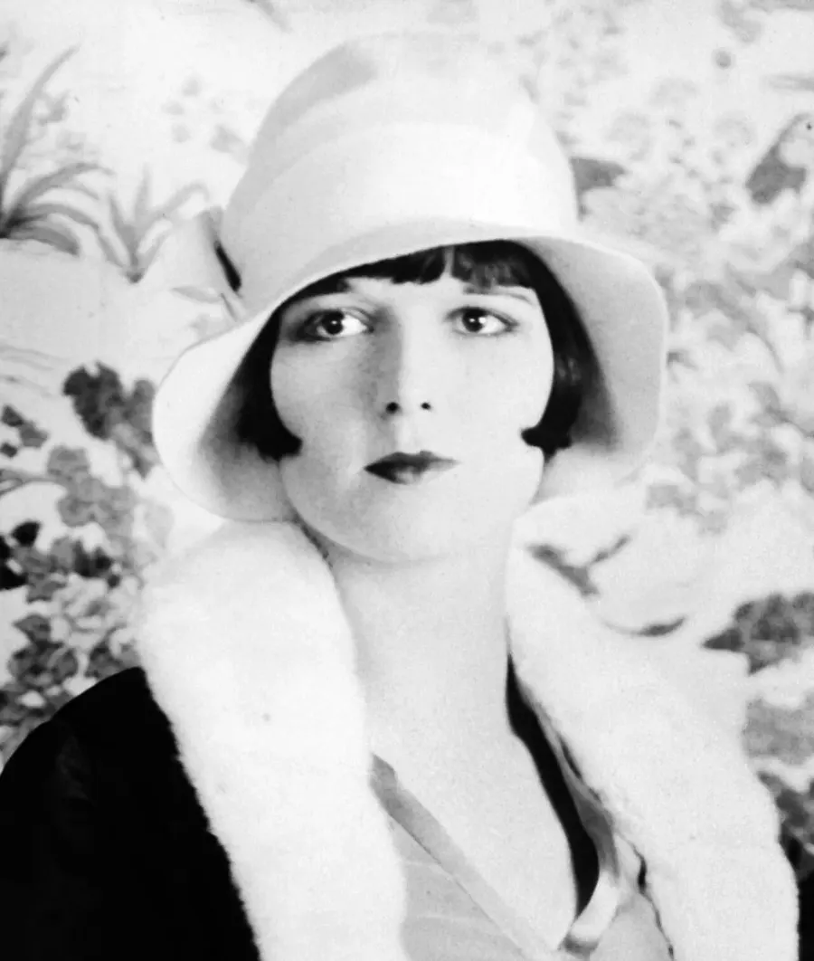 The Cloche hat card