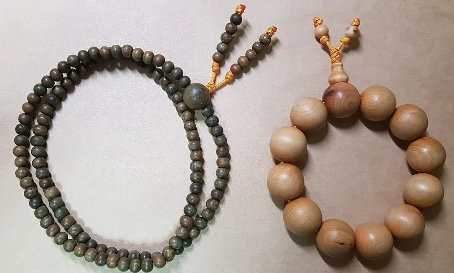 The Buddhist prayer beads card