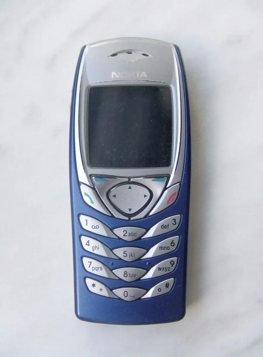 The Nokia 6100 card