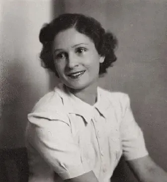 The Nora Gregor card