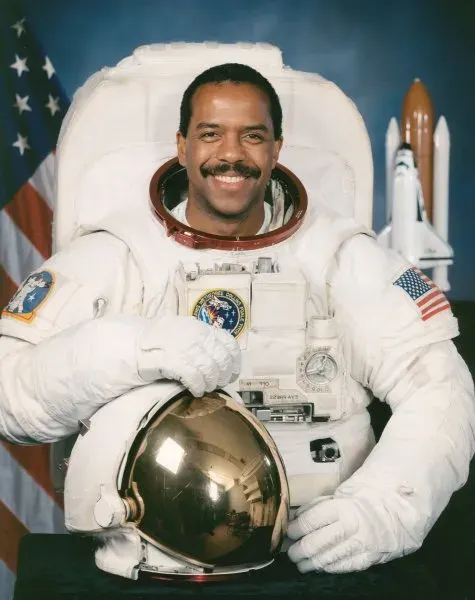 La carte Bernard A. Harris Jr.