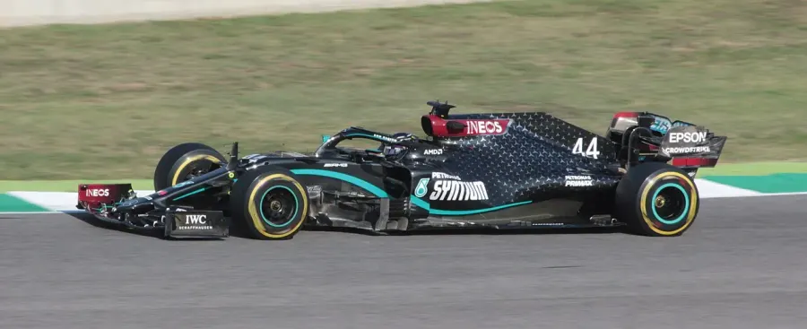 La carte Mercedes-AMG F1 W11 EQ Performance