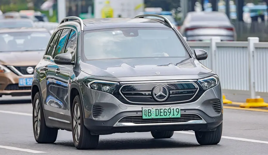La carte Mercedes-Benz EQB