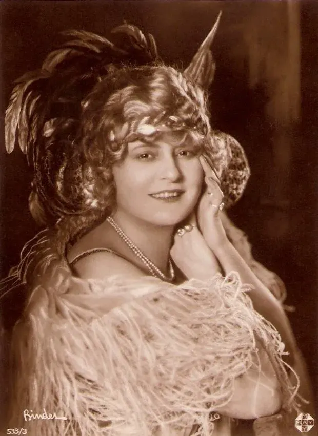 The Mia May card