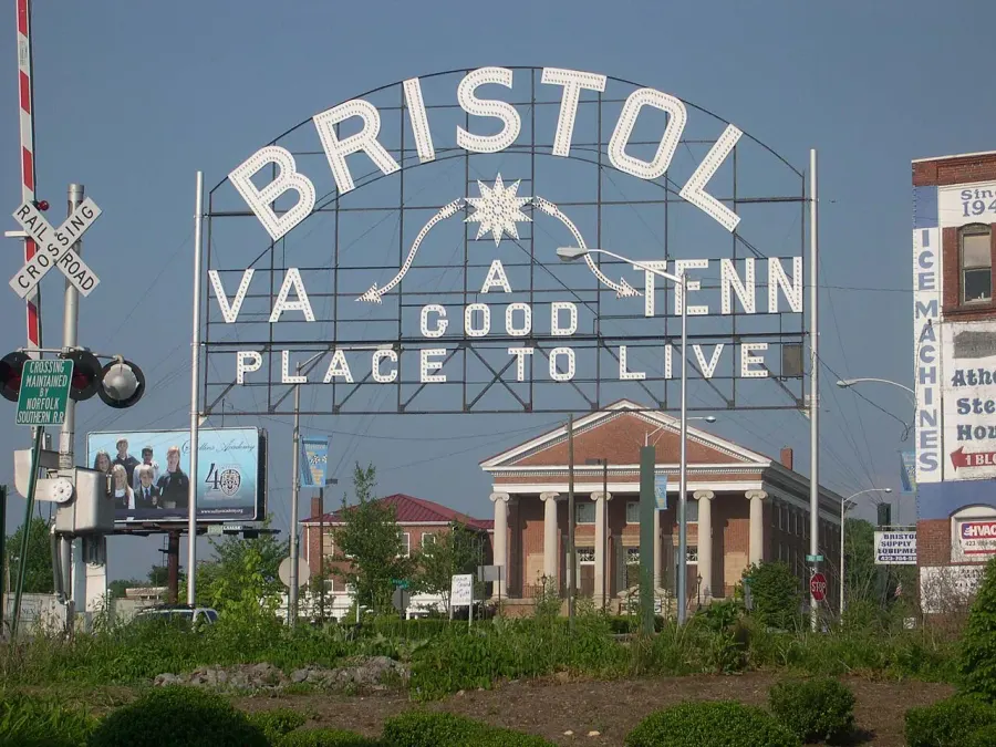 The Bristol, Tennessee card
