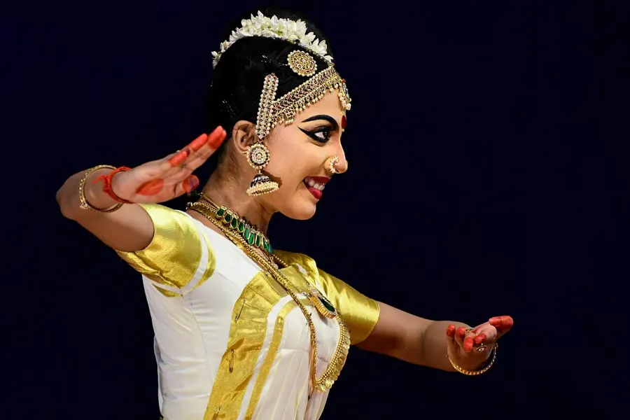 The Mohiniyattam card