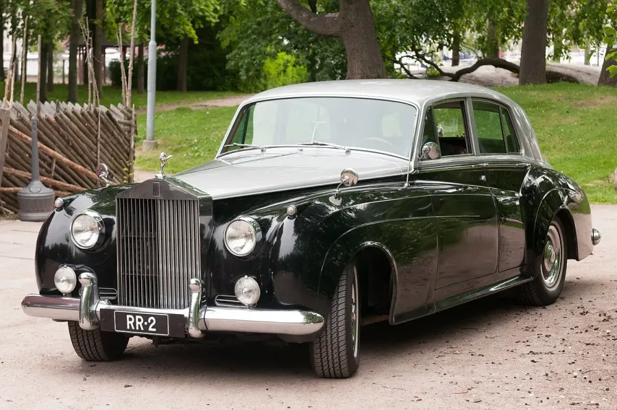The Rolls-Royce Silver Cloud card