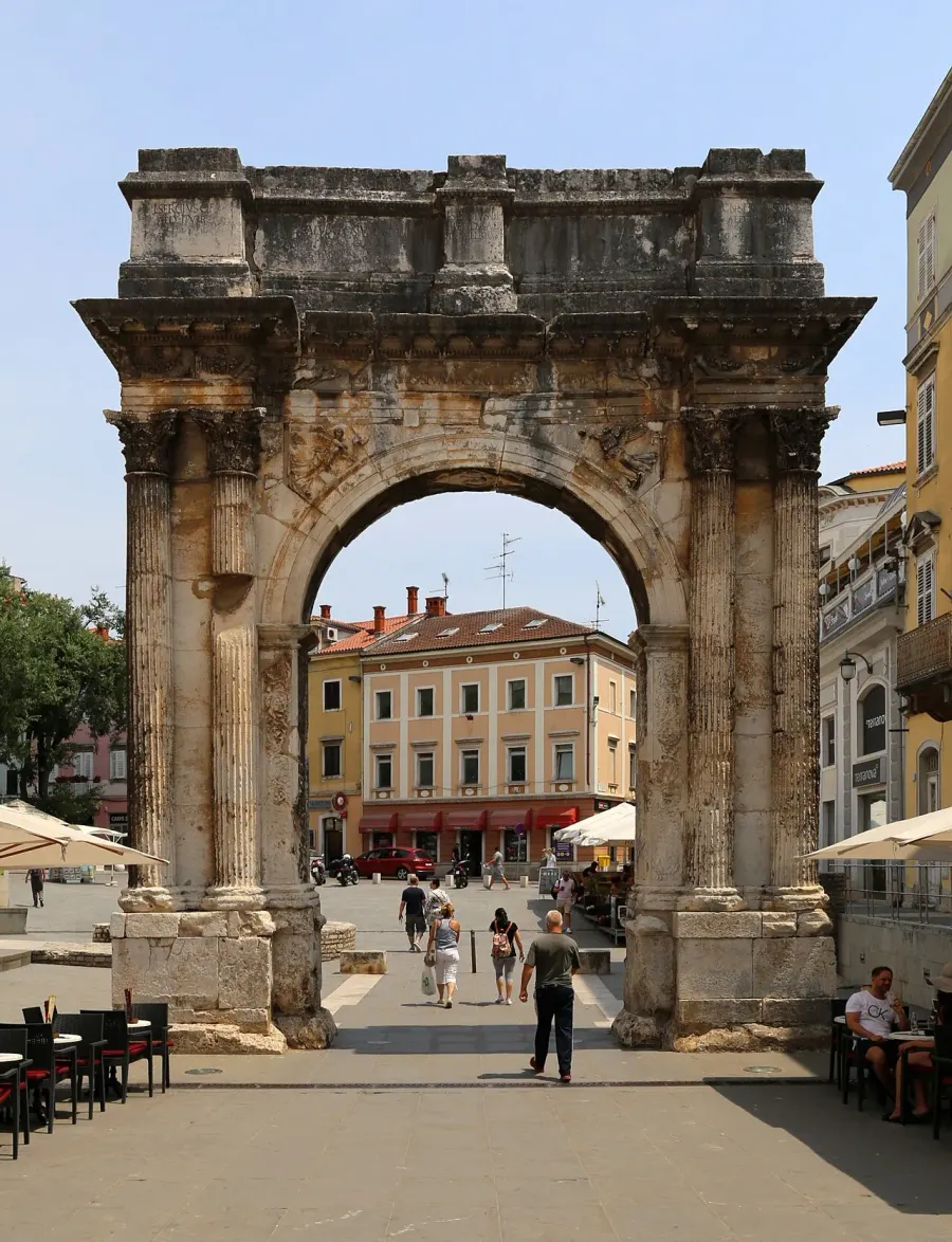 The Arch of the Sergii card