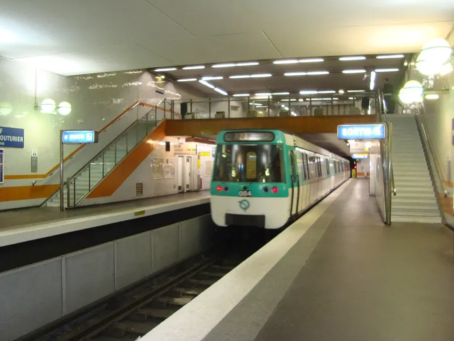The Villejuif–Paul Vaillant-Couturier station card
